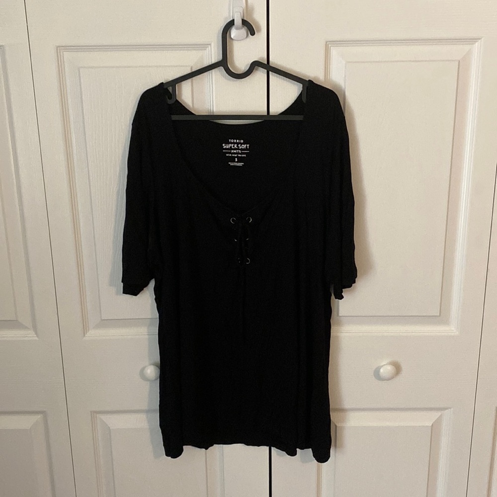 Torrid size 3 black shirt